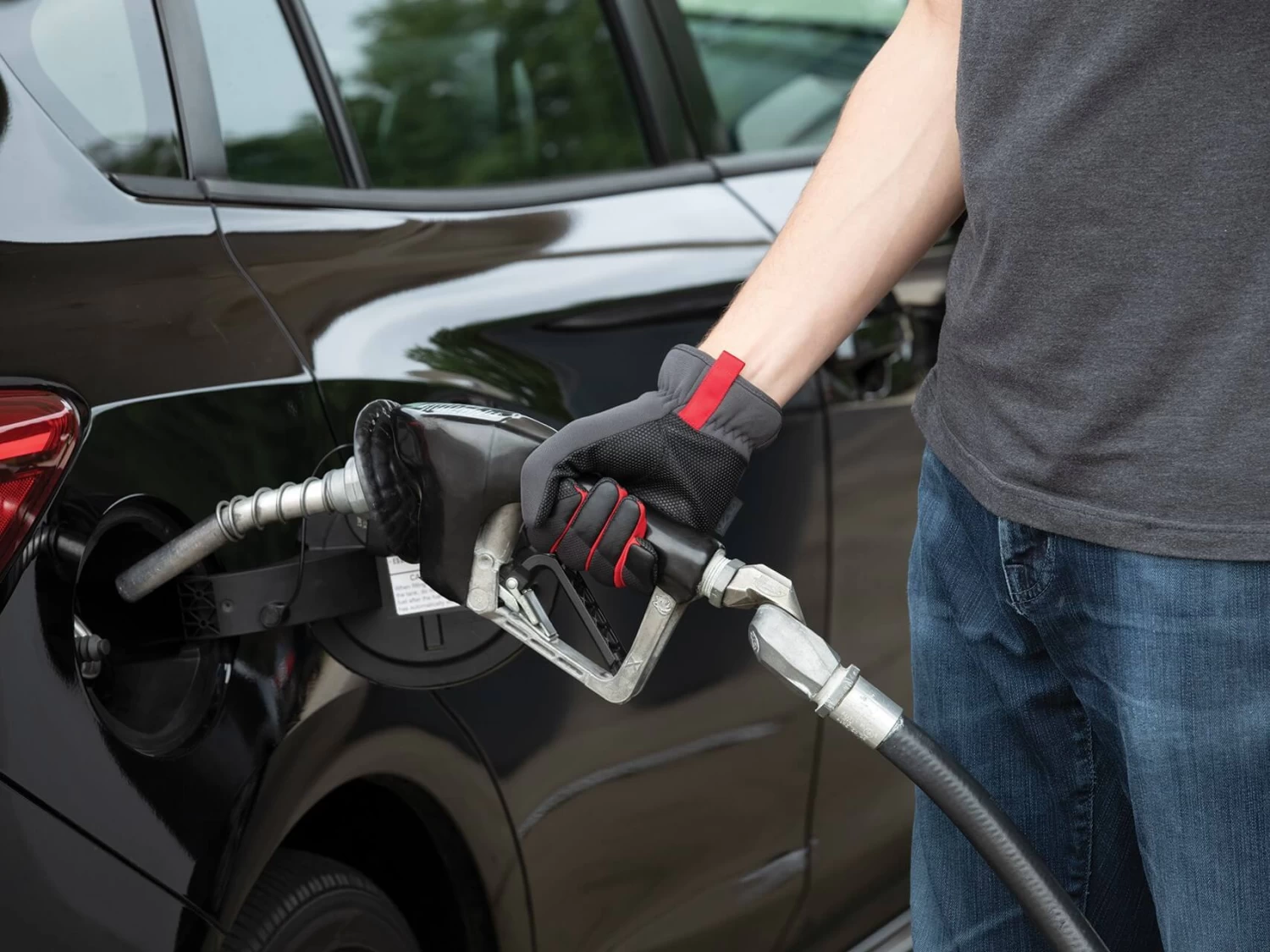 WeatherTech Fuel Gloves 4 WeatherTech Fuel Gloves - Image 2